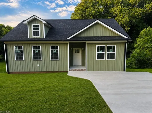 132 Pinnix St, Jonesville, NC 28642