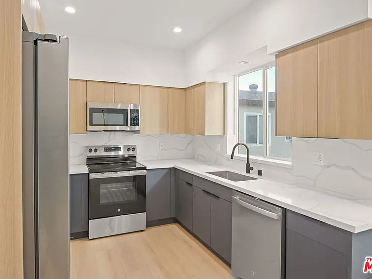 1709 S Burnside Ave #17091/2 — Photo 32