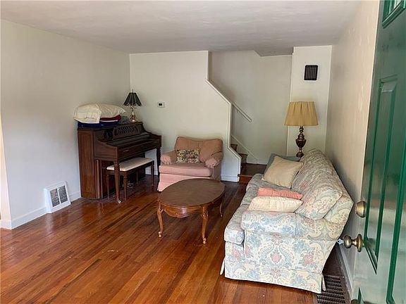 5th image of 56 Forest Ave