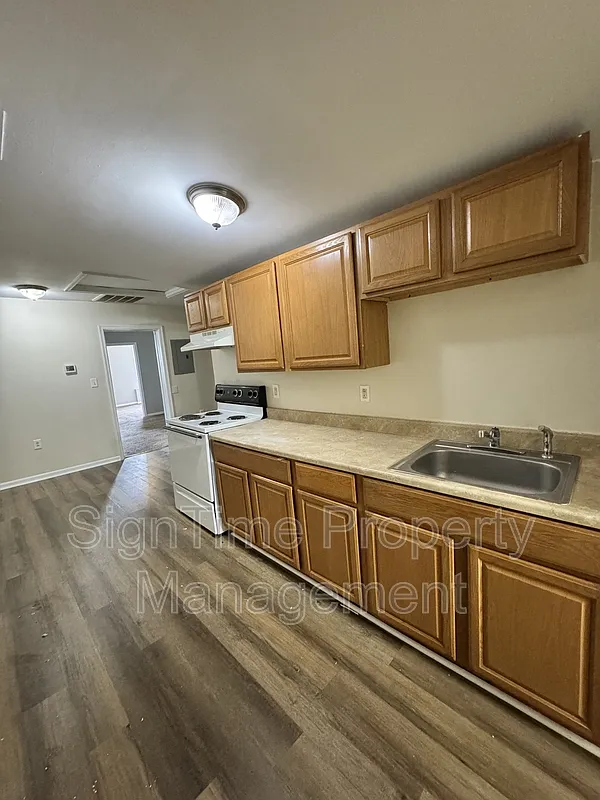 2 bed, 1.0 bath, 600 sqft, $995 — Photo 2