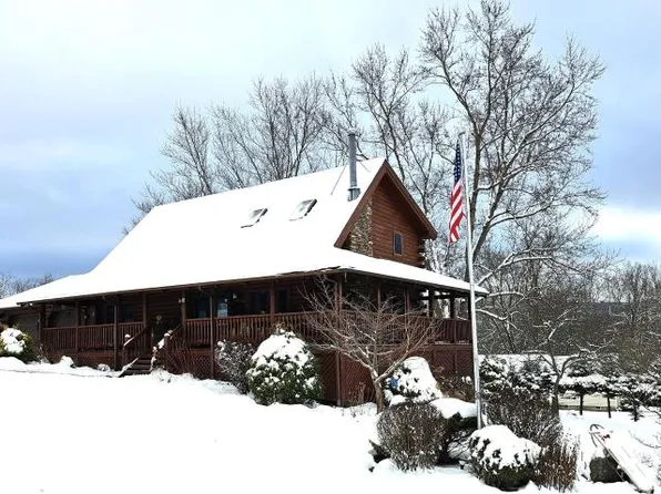 4 Beckenwood Dr, Youngsville, PA 16371