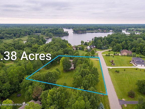 2nd image of 9018 W Lake Pointe Dr