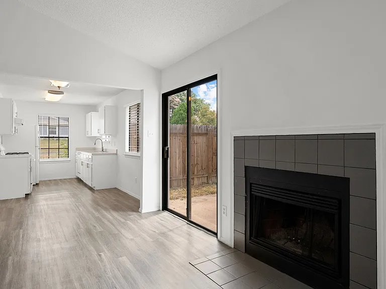 1303 Dominique Dr — Photo 14