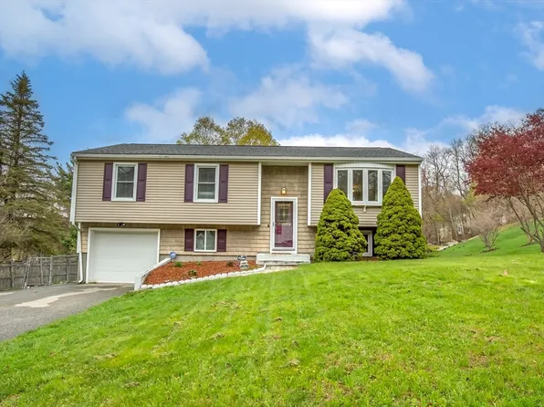 285 Ellendale Cir, Springfield, MA 01128