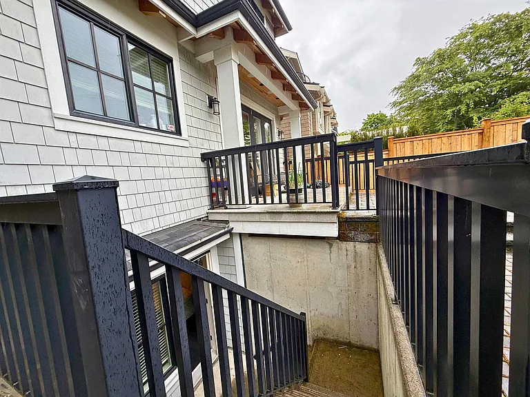 3558 W 11th Ave #BASEMENT — Photo 2