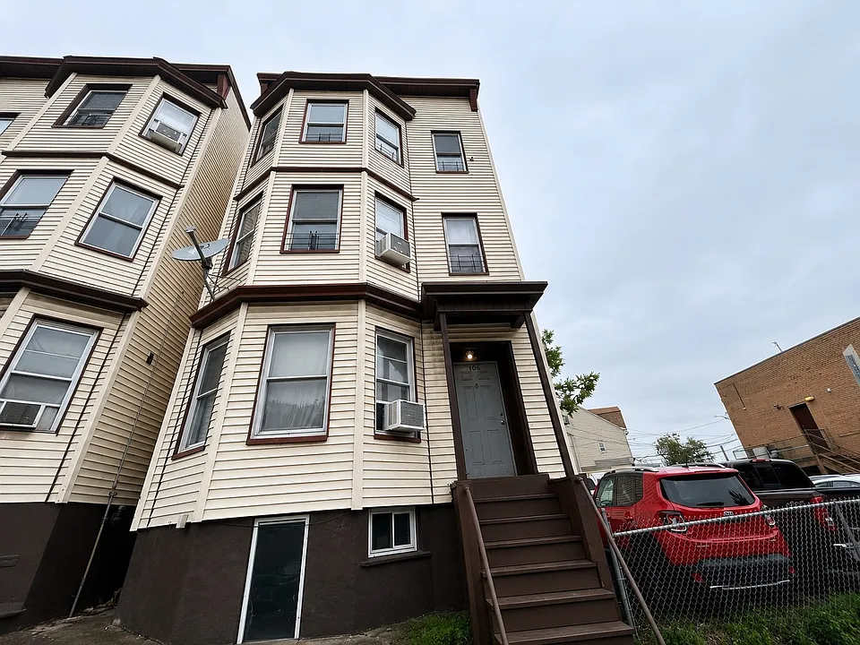 168 W Broadway