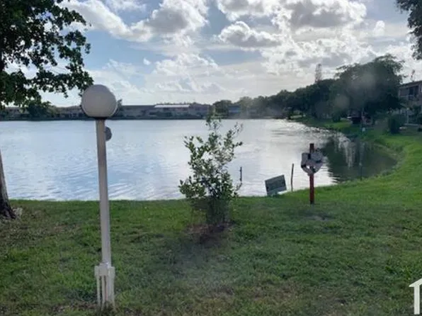 19080 NE 3rd Ct APT 306, Miami, FL 33179