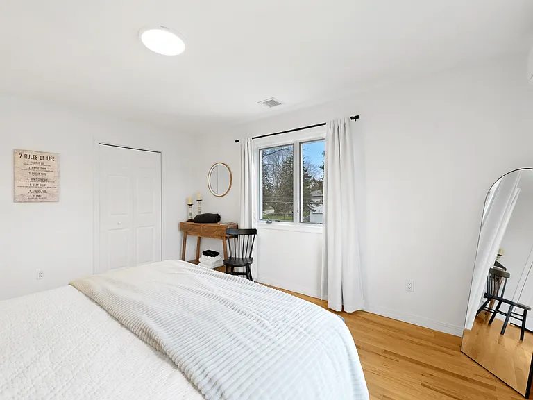 485 Sutton Pl — Photo 22