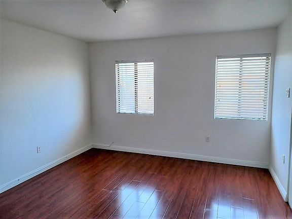 5th image of 9249 Laurel Ave