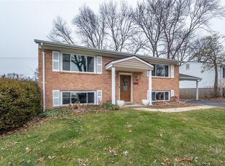 11817 Brookmont Dr, Maryland Heights, MO 63043
