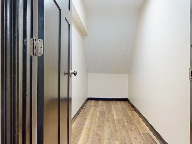 Beacon Court — Photo 9