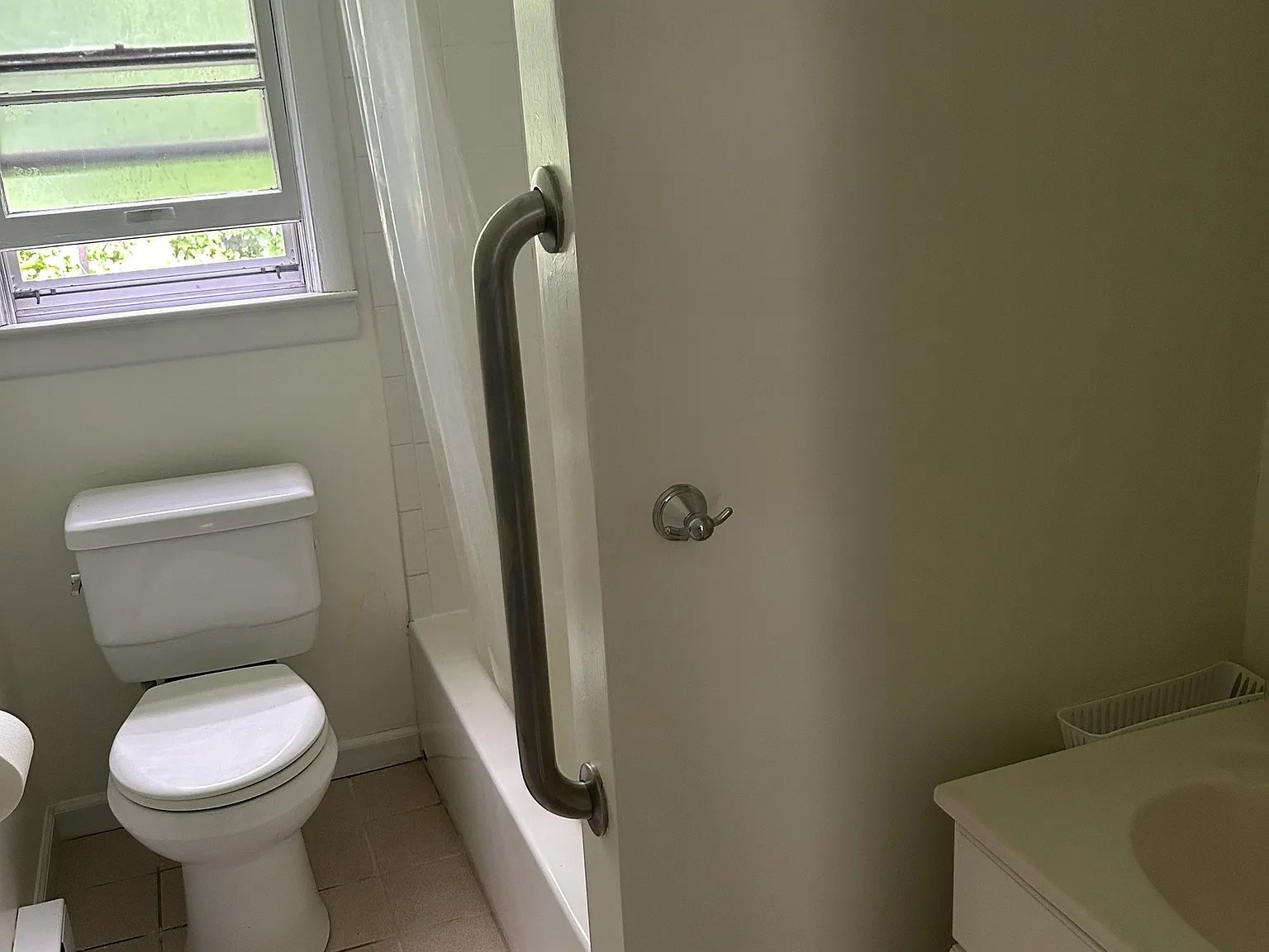 2 bed, 1.0 bath, 823 sqft, $2,000 — Photo 4