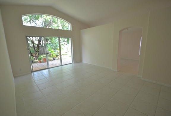 5th image of 3311 SW 49th St