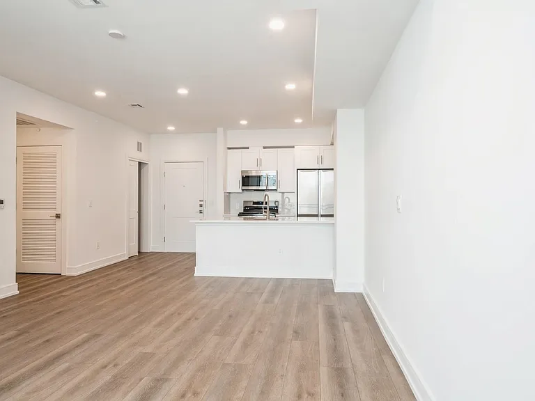 32 Jones St #503 — Photo 2