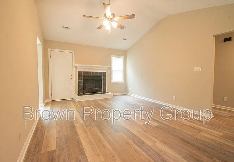 621 Winthrop Ct — Photo 9