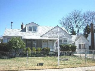 1727 Pettit Ave, Merrick, NY 11566