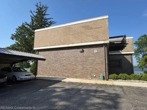 250 N Liberty St APT 310, Belleville, MI 48111