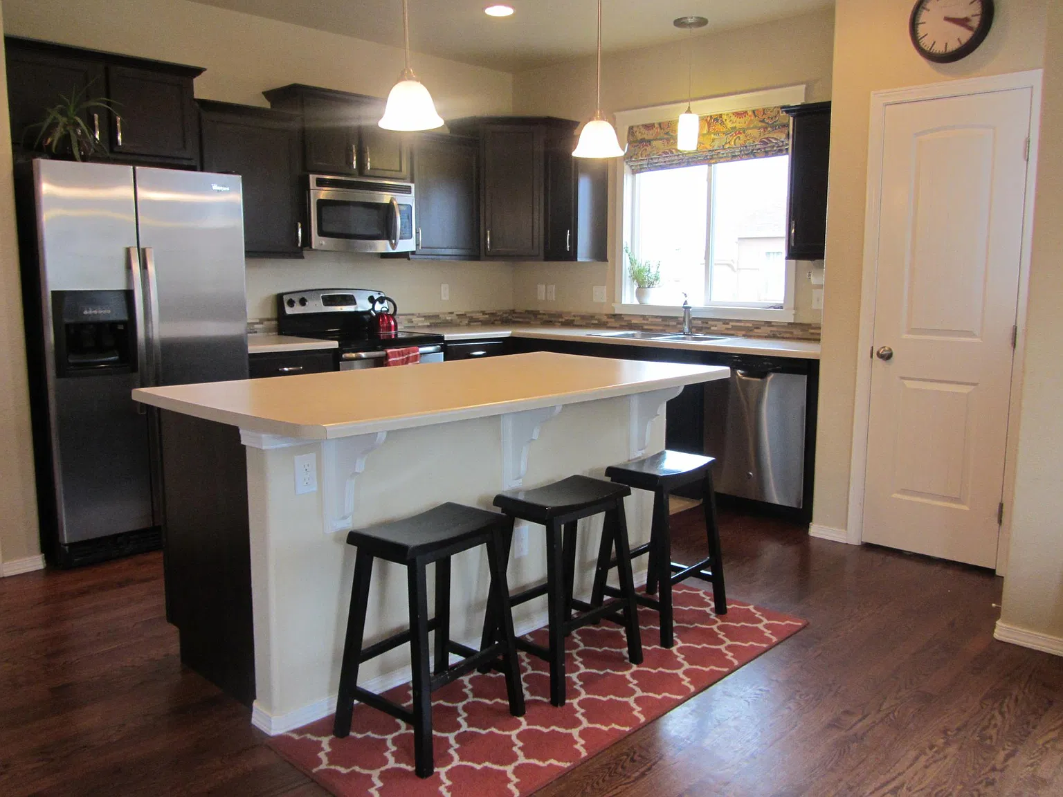 4 bed, 3.5 bath, 2318 sqft, $2,700 — Photo 4