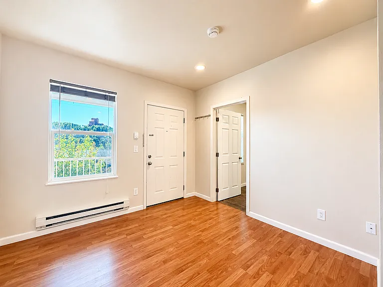 Davis Place Apartments — Photo 14