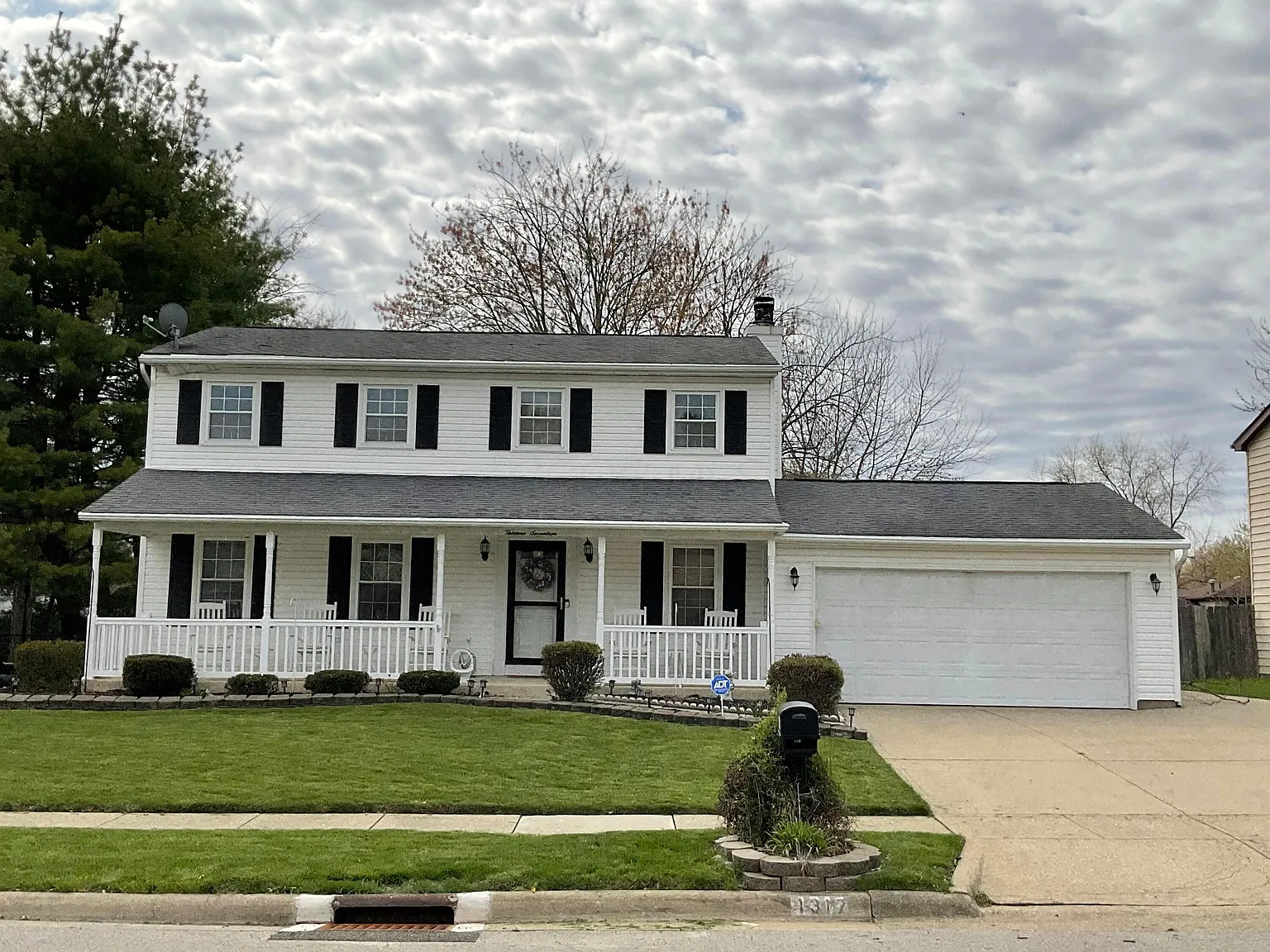 1317 Hanson St photo 1