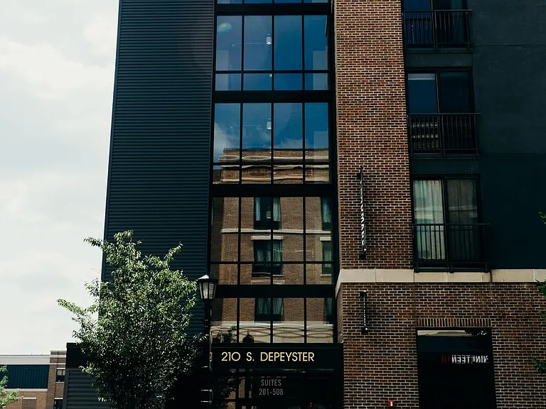 Landmark Apartments — Photo 23