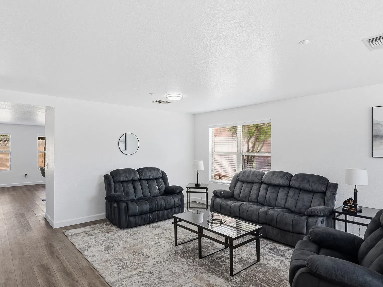 4 bed, 2.5 bath, 2411 sqft, $5,000 — Photo 4