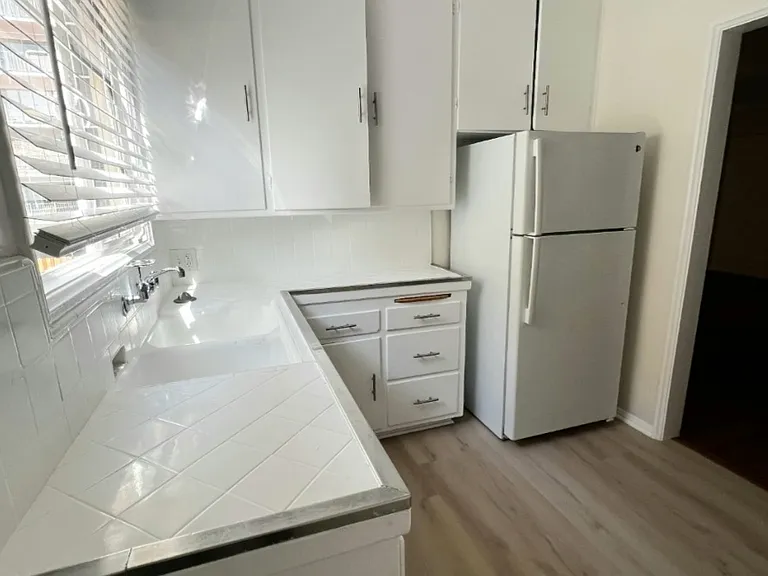 6542 Franklin Ave #14 — Photo 6
