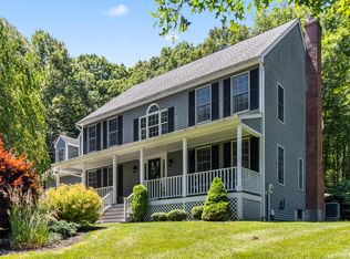 19 Tanglewood Dr, East Lyme, CT 06333