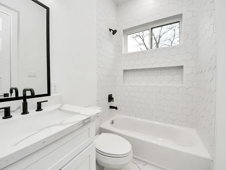 3915 Tuam St #B — Photo 15
