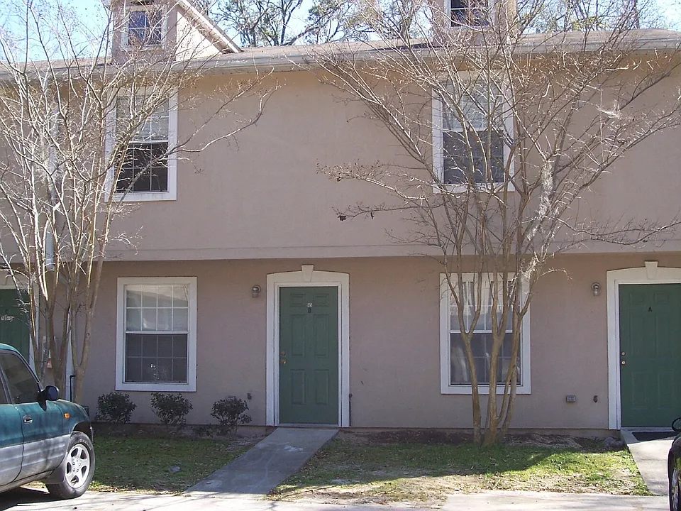 111 Valencia Dr #D