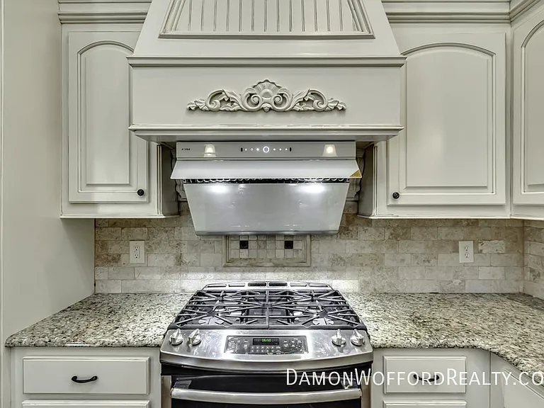 114 Lennox Pl — Photo 18