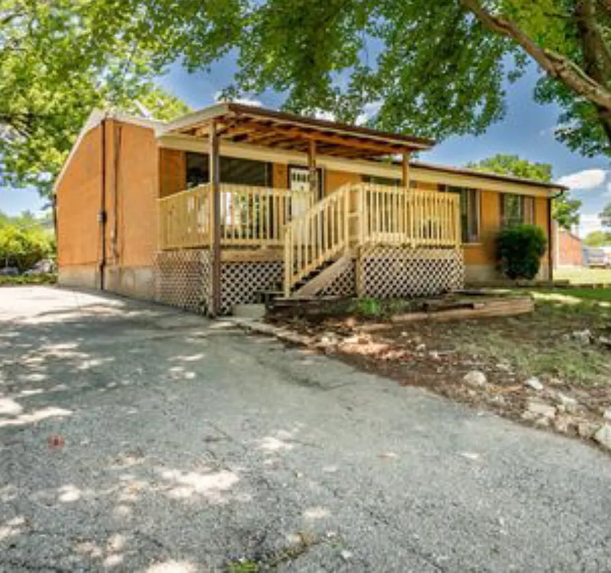 4 bed, 1975 sqft, $2,150 — Photo 1