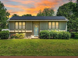 2218 NE 38th St, Topeka, KS 66617