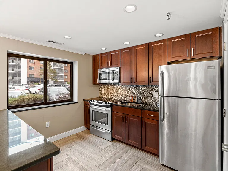 12 9th St #502 — Photo 34