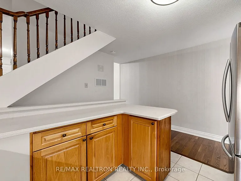 30 McGill St — Photo 11