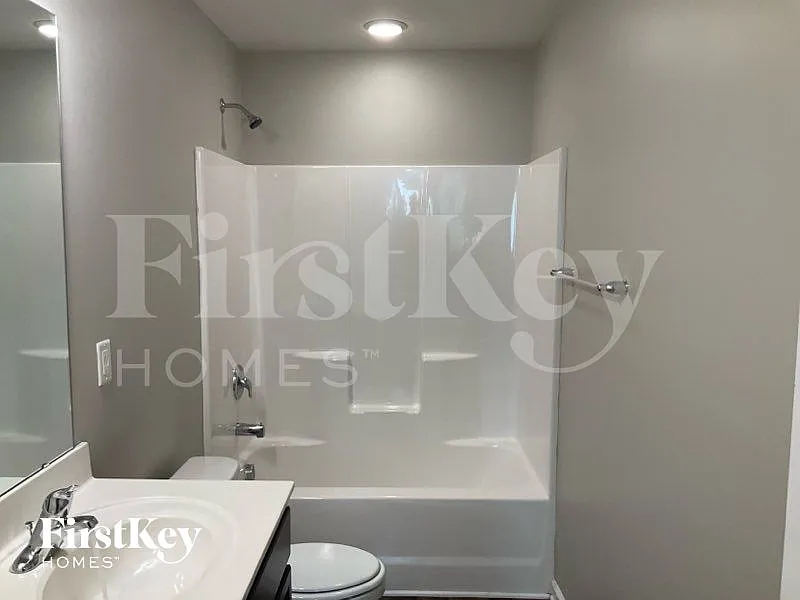 3 bed, 2.5 bath, 1841 sqft, $2,695 — Photo 3
