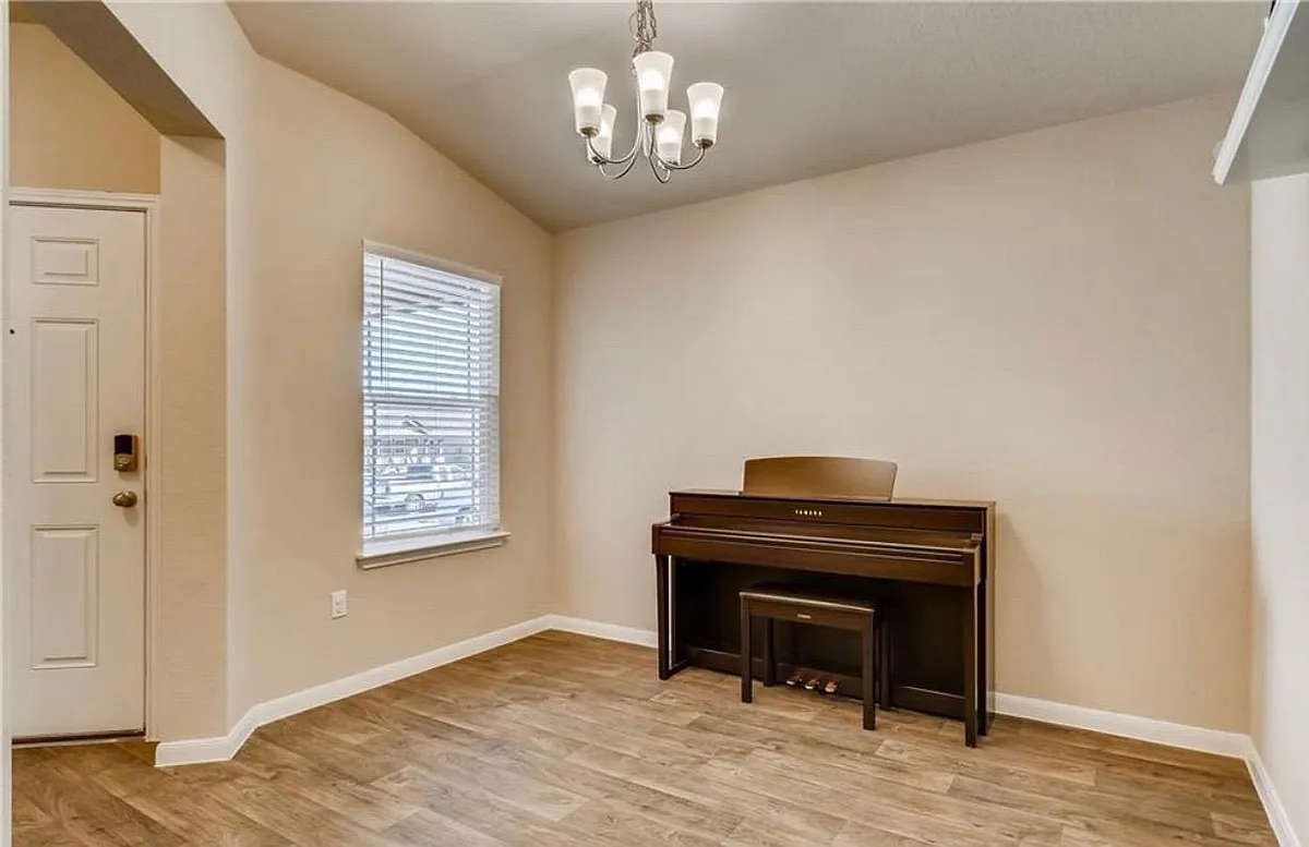 Building Photo - 130 San Bernard Trl