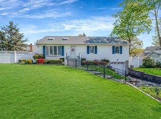 9 Uranus Rd, Rocky Point, NY 11778