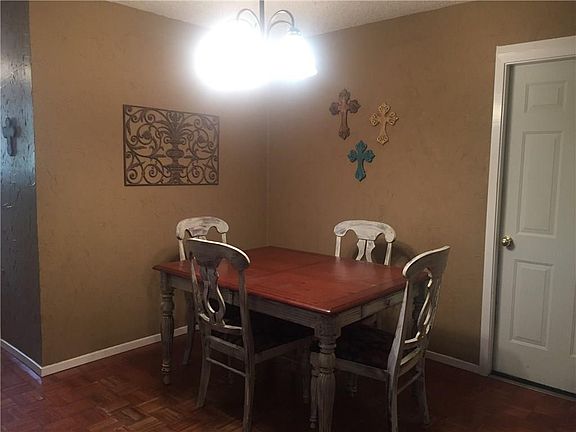 5th image of 32 Larkwood Ln