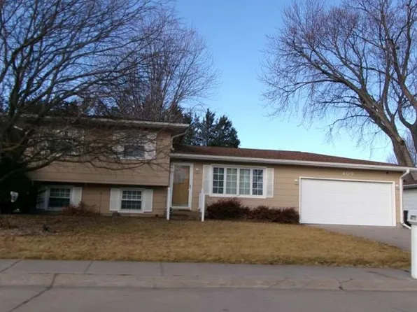 409 N 3rd Ave, Hastings, NE 68901