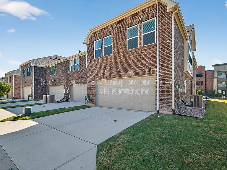 6064 Silverado Trl — Photo 4