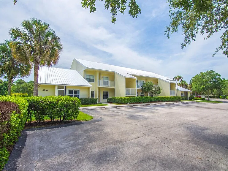 4210 Gator Trace Ave #B — Photo 25