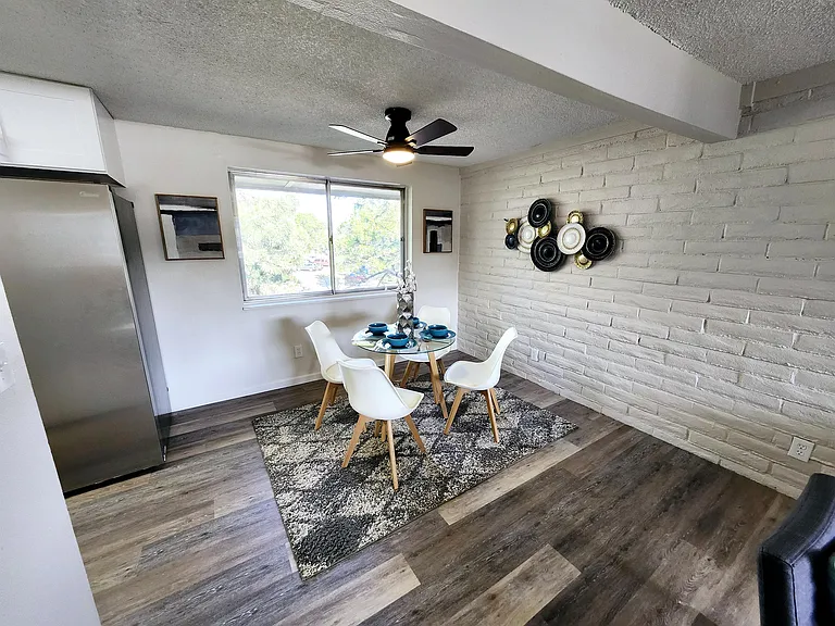 1723 Robb St — Photo 3