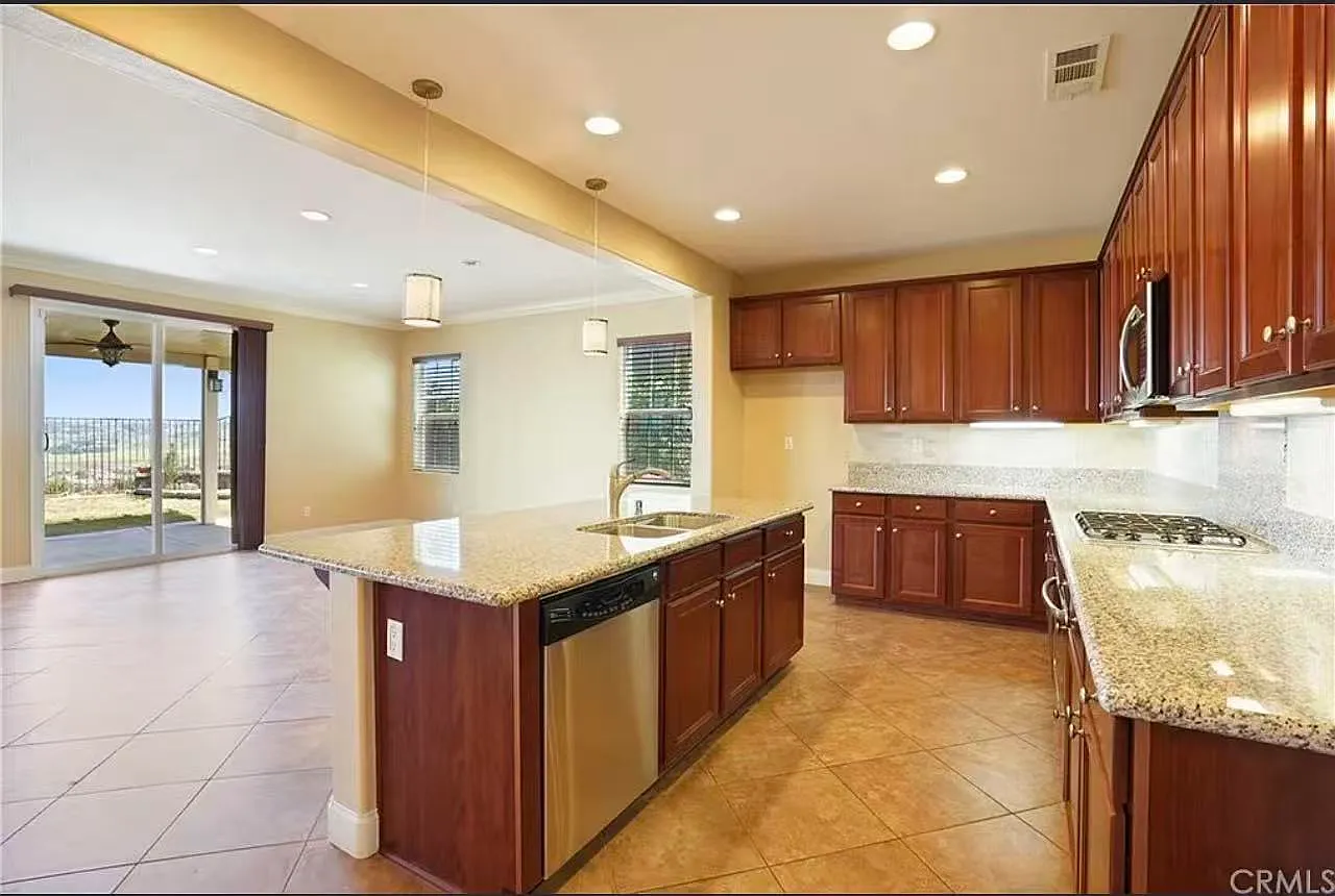 5 bed, 3.5 bath, 3302 sqft, $4,750 — Photo 4