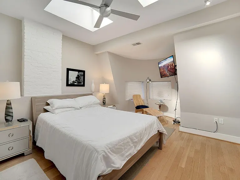 1538 Swann St NW #2 — Photo 12