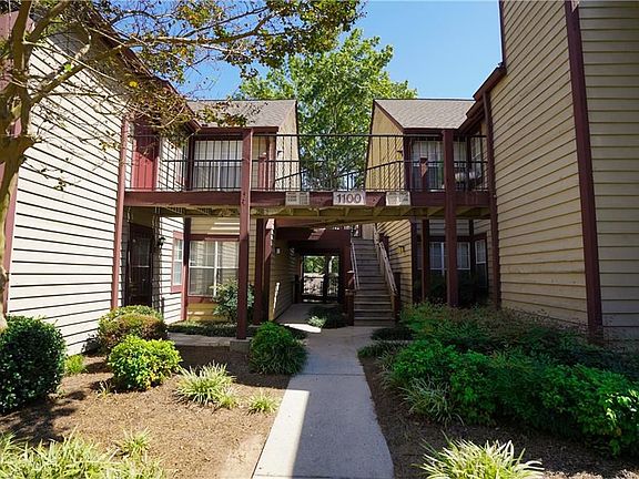 4th image of 1105 Sandy Lane Dr