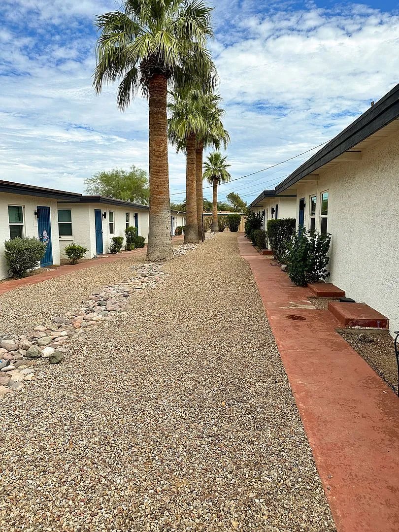 1 bed, 1.0 bath, 360 sqft, $799 — Photo 1