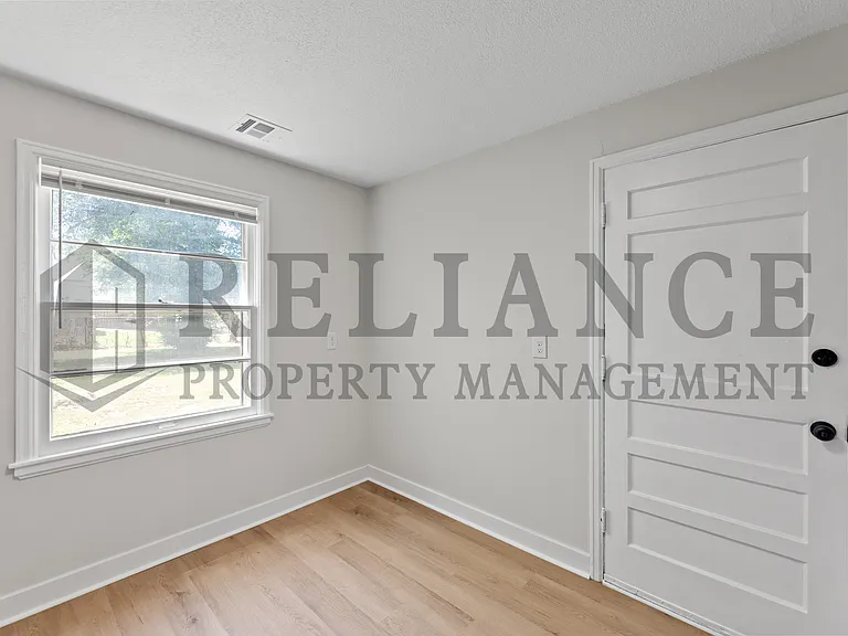 1103 S Waverly Rd — Photo 7