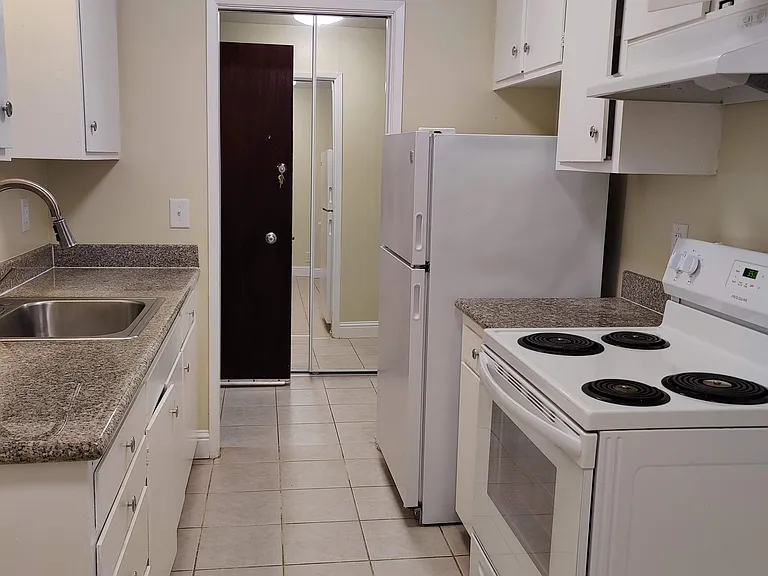 2431 Ellsworth St — Photo 39