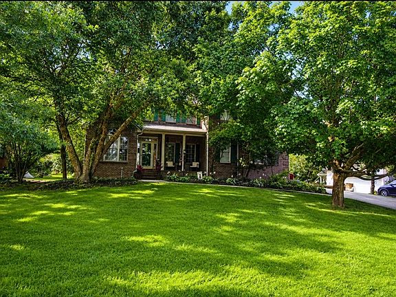 2nd image of 118 Whispering Woods Dr